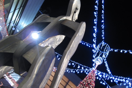 東京オペラシティのクリスマスイルミネーション