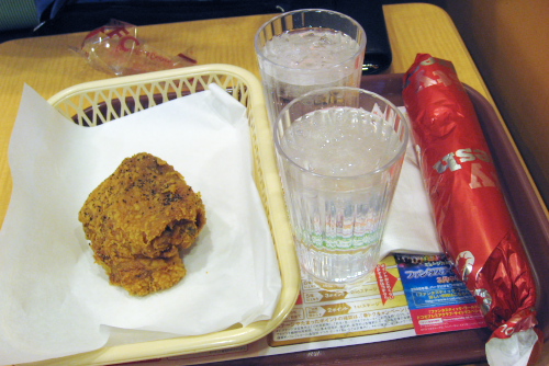 粗挽き黒胡椒チキンと海老チリツイスター - KFCの冬メニュー