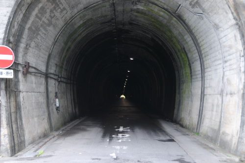 入山隧道