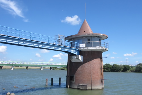 金町浄水場の第二取水塔
