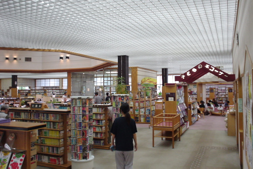 朝霞市立図書館