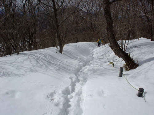 榛名富士：登山道は雪に埋もれていた