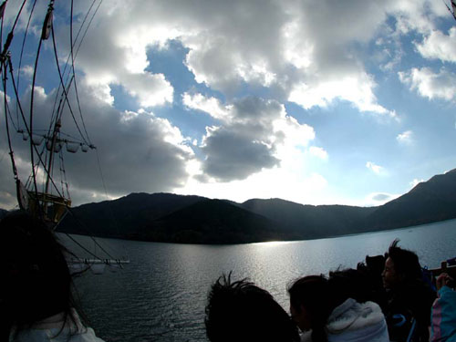 箱根海賊船：芦ノ湖の空