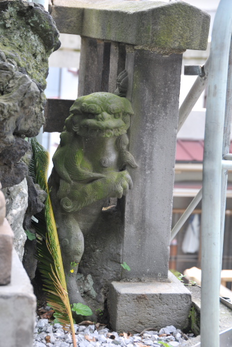 西叶神社の隠れ狛犬