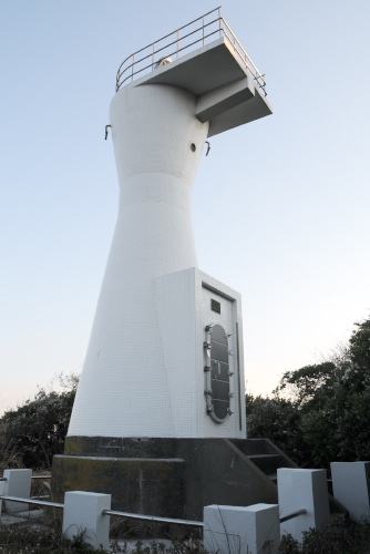 小さな館山港沖島灯台