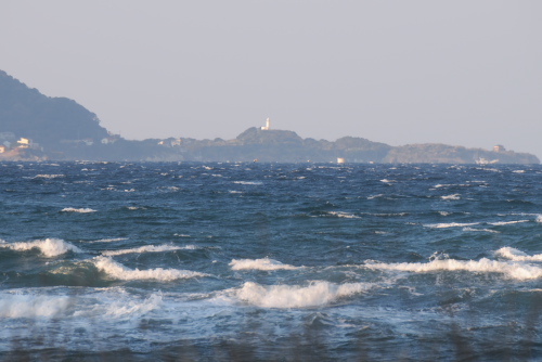 沖ノ島から見えた洲崎灯台