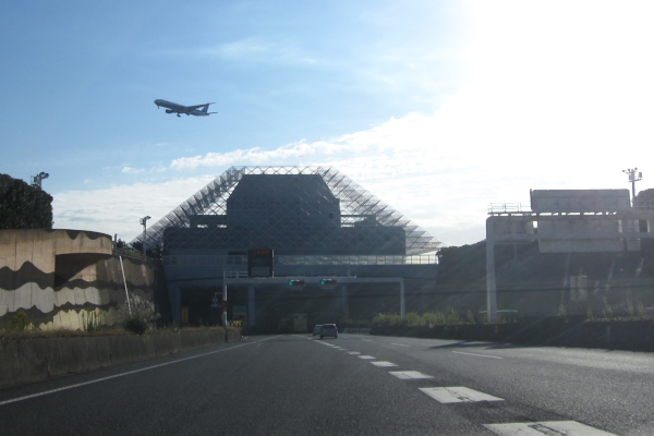 羽田空港から離陸する飛行機