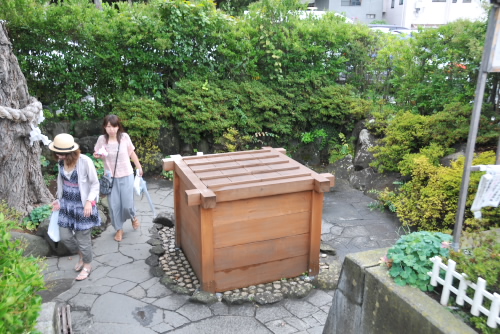 松本城のまわりには井戸が点在している