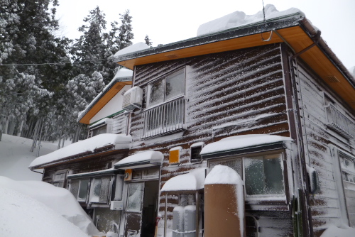 吉川：屋根から雪が落ちてくる 